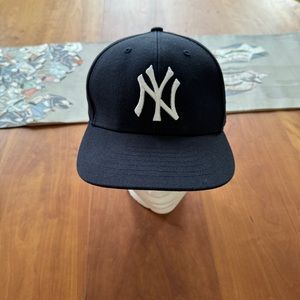 ‘47 Brand MLB Adjustable Black Flat Bill NY Yankees Baseball Cap